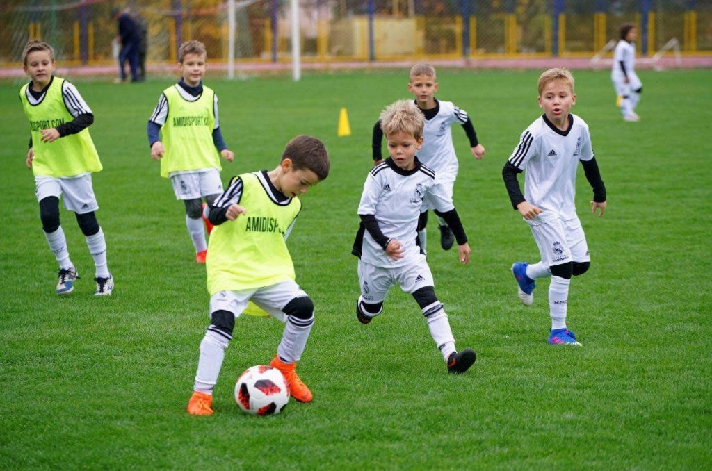 How Youth Sports Programs in New York Support Kids’ Personal Growth
